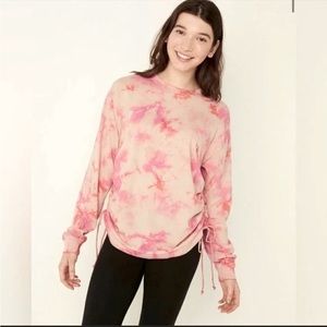 VS PINK TIE DYE CAMPUS LONG SLEEVE RUCHED TEE